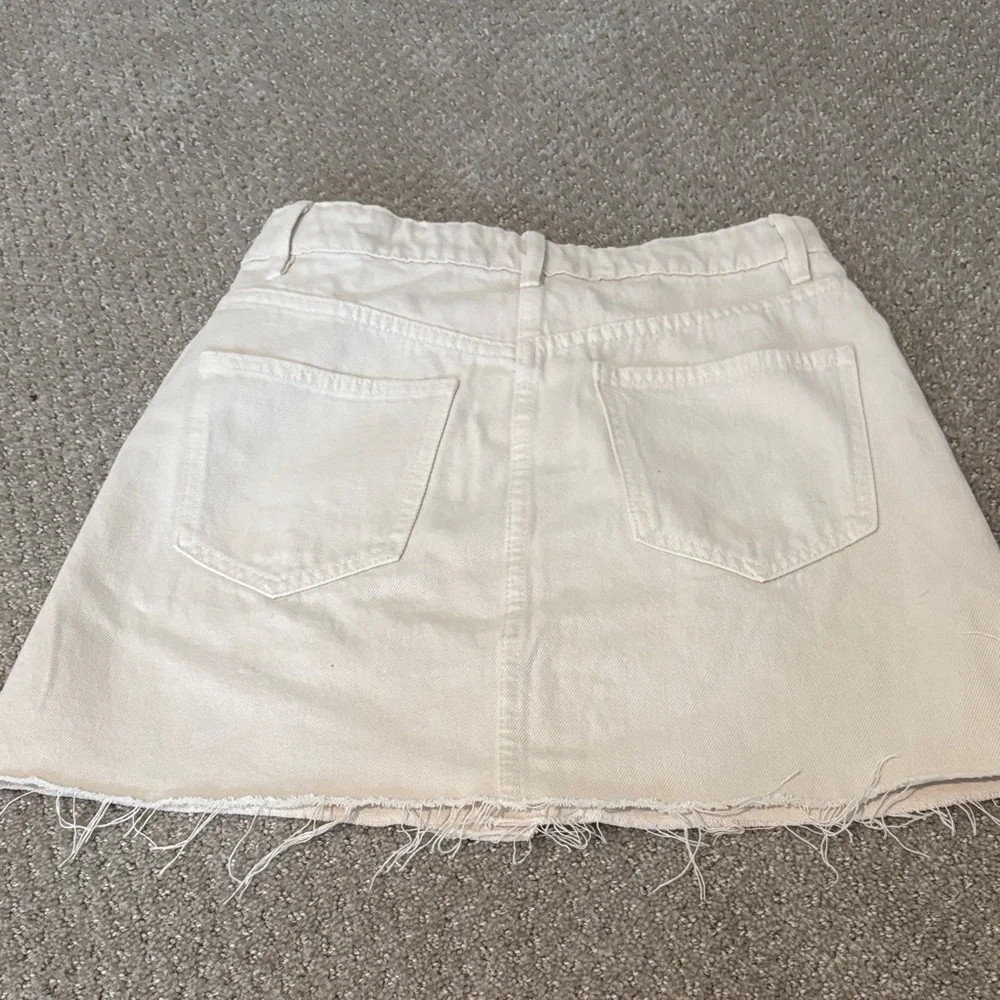 Zara cream denim button down mini skirt - Picture 3 of 3
